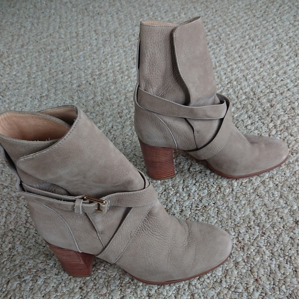 Kate spade New York Lexy double buckle pebbled leather boots in taupe size 6.5